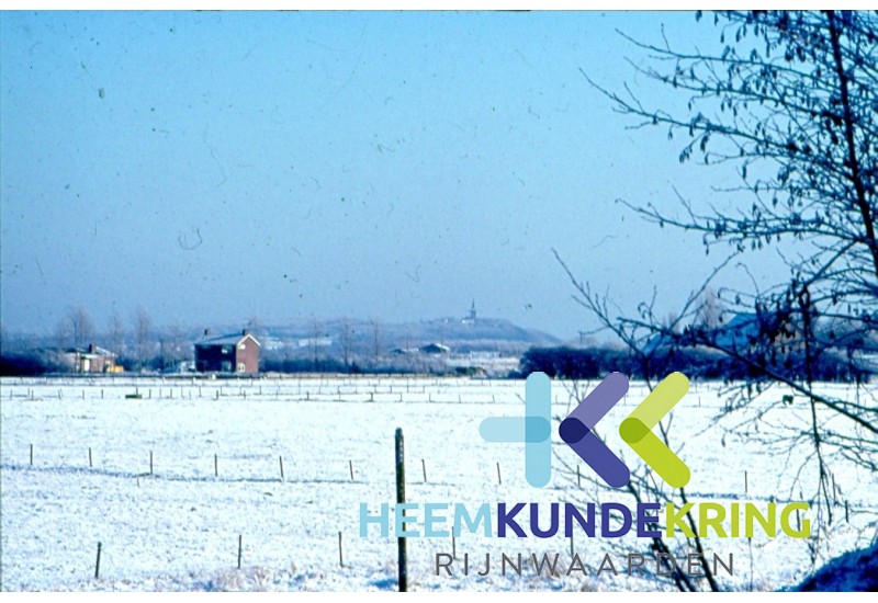 Spijk op achtergrond Hoog Elten F00002628